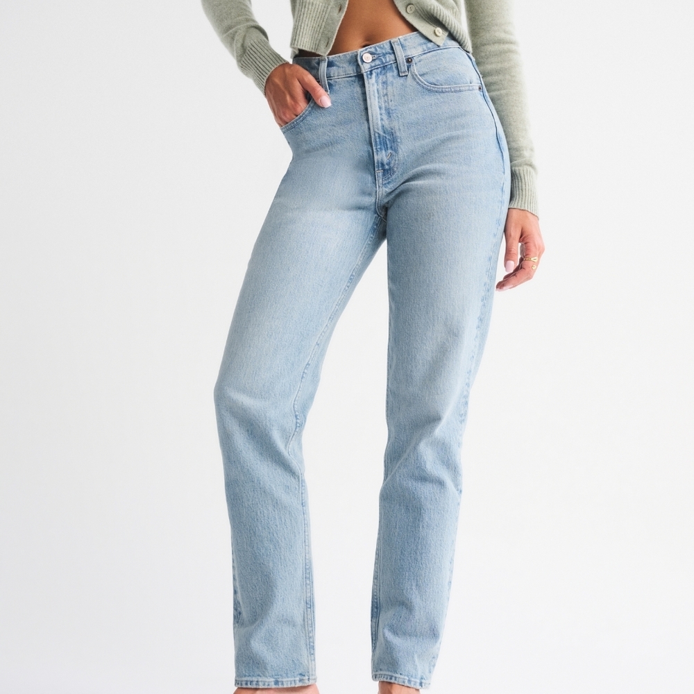Abercrombie Curve Love Ultra High Rise 90s Straight Jean In Light Wash